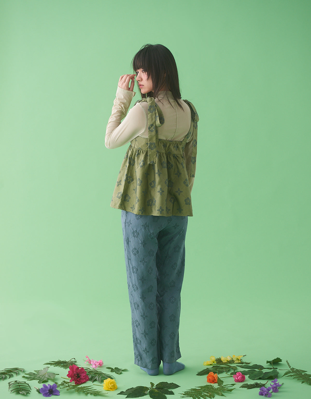 「MOUNE」Gathered tops with ribbons on the shoulders
